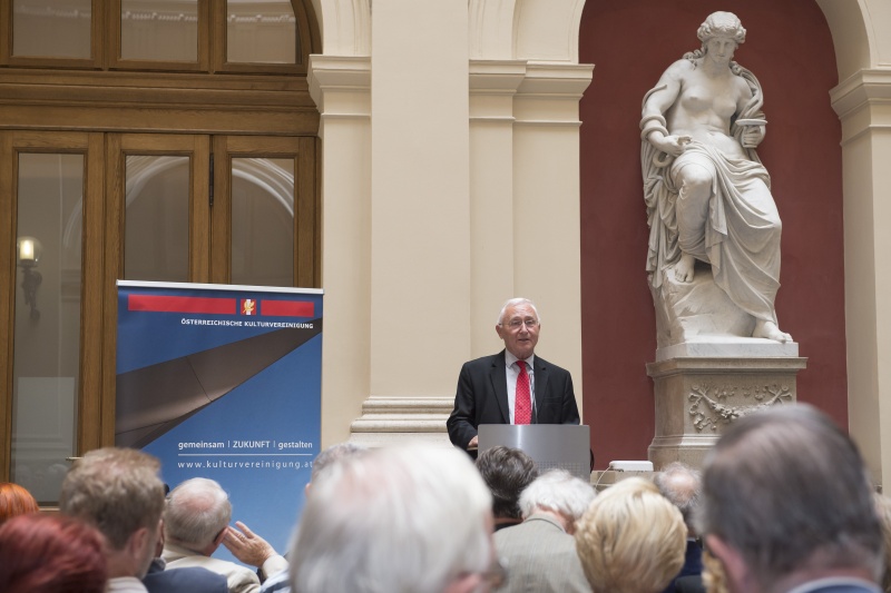 Am Rednerpult: ÖKV-Präsident und Botschafter i.R. Dr. Christian Prosl