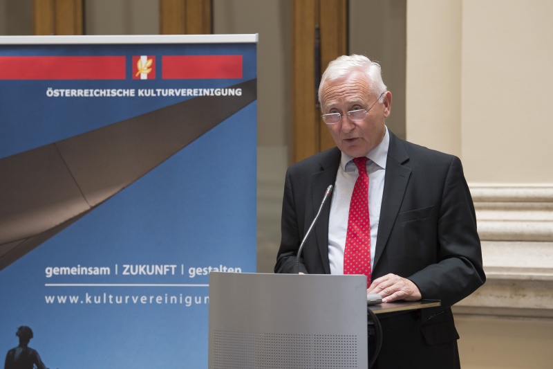 Am Rednerpult: ÖKV Präsident Botschafter i.R. Dr. Christian Prosl