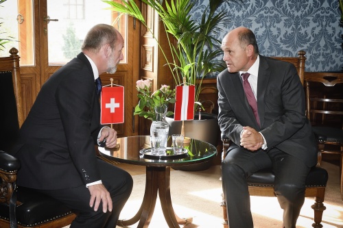 Aussprache. Von links: Präsident des Nationalrates der Schweizerischen Eidgenossenschaft Dominique de Buman, Nationalratspräsident Wolfgang Sobotka (V),