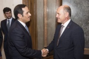 Von rechts: Nationalratspräsident Wolfgang Sobotka (V) begrüßt Scheich Mohammed bin Abulrahman Al-Thani