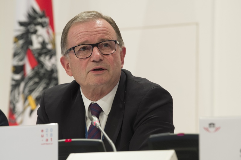 Eröffnung der Interparlamentarische Konferenz über Stabilität, wirtschaftspolitische Koordinierung und Steuerung in der EU. Am Podium: Nationalratsabgeordneter Karlheinz Kopf (V)
