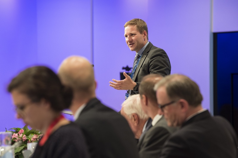 Session 1: Implementierung eines fiskalpolitischen Rahmens für die EU. Am Rednerpult: Gottfried Haber, Professor an der Donau Universität Krems und Vizepräsident des österreichischen Fiskalrates