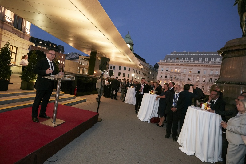 Begrüßung der VeranstaltungsteilnehmerInnen durch Nationalratsabgeordneten Karlheinz Kopf (V)