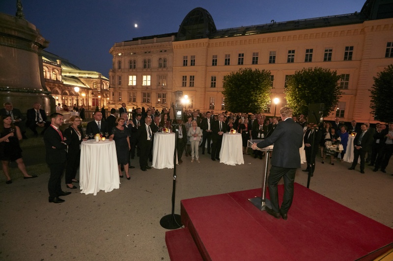 Rede Klaus Albrecht Schröder. Blick Richtung VeranstaltungsteilnehmerInnnen