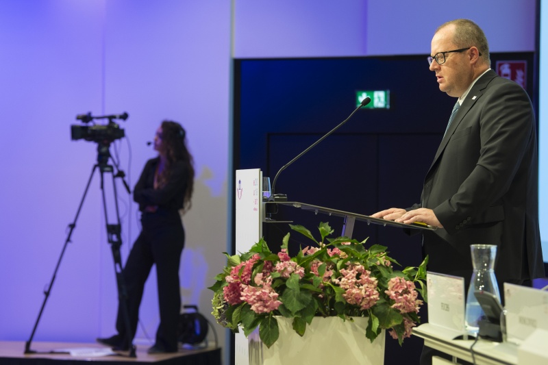 Session 3: Combatting tax evasion. Am Rednerpult: Staatssekretär Hubert Fuchs (F)