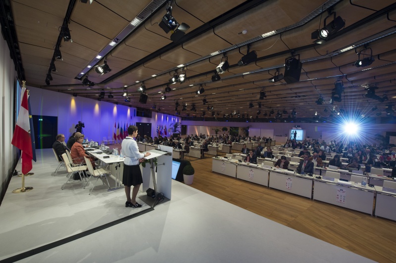 Session 4: Digitalisation and its impact on employment. Am Rednerpult: Milena Angelova, Vice-President of the European Economic and Social Committee. Blick Richtung VeranstaltungsteilnehmerInnen