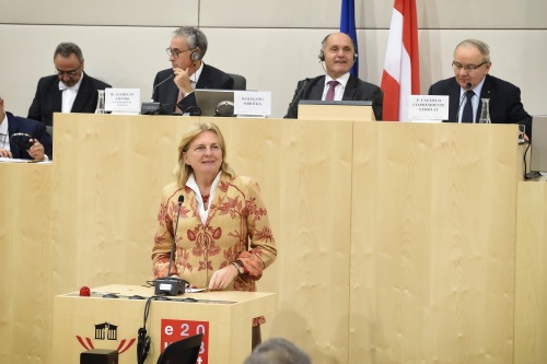 Bundesministerin für Europa, Integration und Äußeres Karin Kneissl am Wort