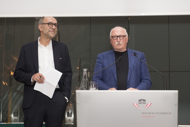 Von rechts: Journalist Peter-Mathias Gaede, Lois Lammerhuber