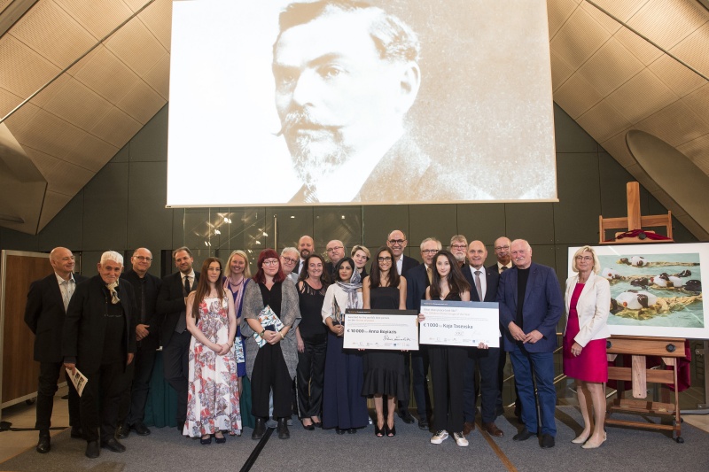Gruppenfoto mit allen Beteiligten