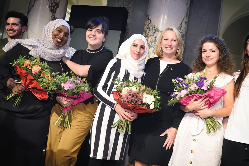 Von rechts: Nour Barakeh, weite Nationalratspräsidentin Doris Bures (S), Doaa Al Zamel, Rania Ali