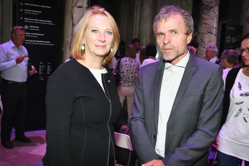 Von links: Zweite Nationalratspräsidentin Doris Bures (S), Direktor Weltmuseum Christian Schicklgruber
