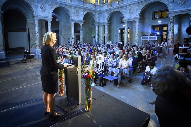 Einleitende Worte durch die Zweite Nationalratspräsidentin Doris Bures (S)