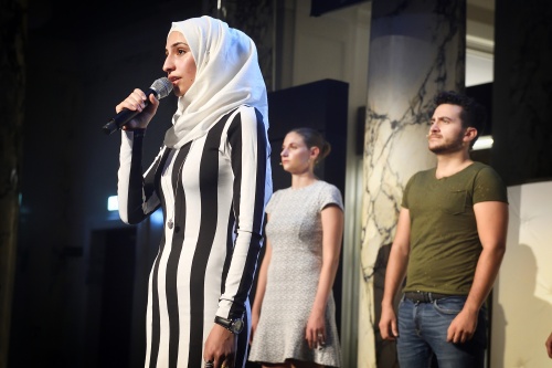 Theaterstück geschrieben und inszeniert von Nour Barakeh - Doaa Al Zamel am Wort