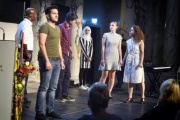 Theaterstück geschrieben und inszeniert von Nour Barakeh (links)