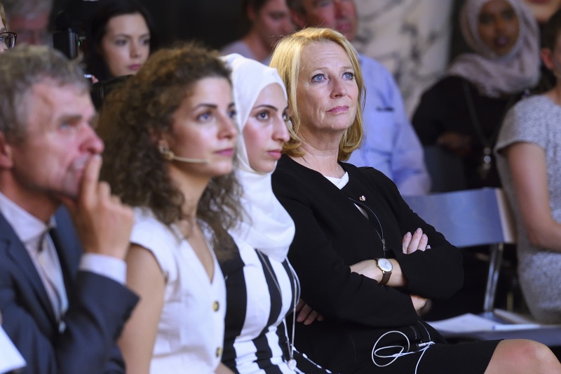 Von links: Direktor Weltmuseum Christian Schicklgruber, Nour Barakeh, Doaa Al Zamel, Zweite Nationalratspräsidentin Doris Bures (S)