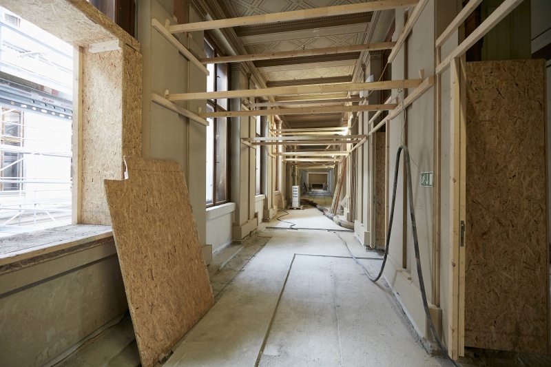 Korridor mit Schutzverschalugn