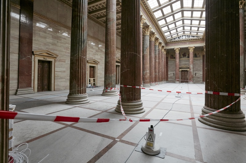Lasermessungen in der Säulenhalle