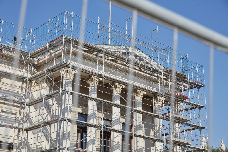 Eingerüstetes Parlamentsgebäude Ring/Rathausplatz