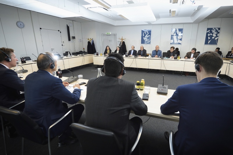 Die Iranische Delegation von links: Expertin der Abteilung für Internationale Angelegenheiten Zahra Moradi, Mitglied des Parlaments Fatemeh Saeidi, Botschafter der Islamischen Republik Iran in Österreich Ebadollah Molaei, Obmann der bilateralen Gruppe Iran-Österreich Hossein Amiri Khamkani, Mitglied des Parlaments Ali Asghar Zaheri, Mitglied des Parlaments Ali Bakhtiari, Erster Botschaftsrat an der Botschaft der Islamischen Republik Iran in Österreich Hassan Asgari