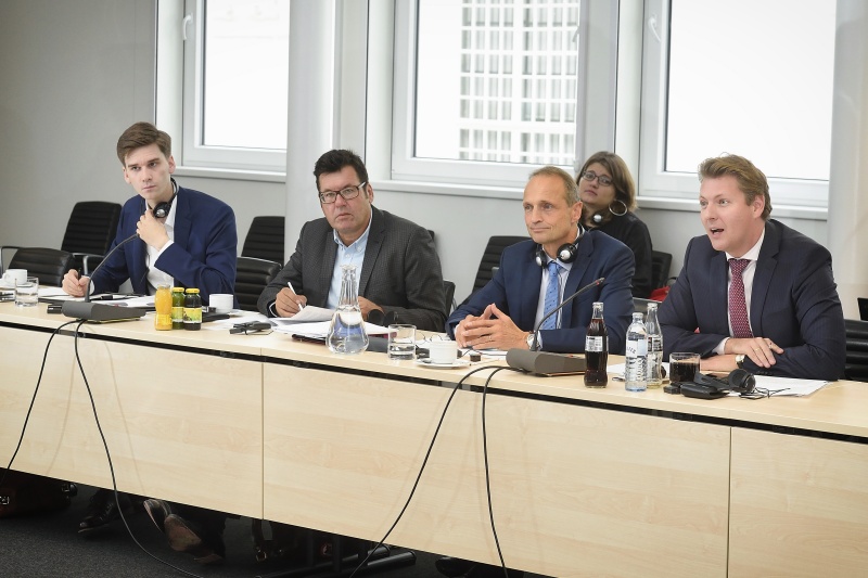 Von links: Nationalratsabgeordneter Douglas Hoyos-Trauttmannsdorf (N), Nationalratsabgeordneter Robert Laimer (S), Nationalratsabgeordneter Wolfgang Gerstl (V), Nationalratsabgeordneter Markus Tschank (F)