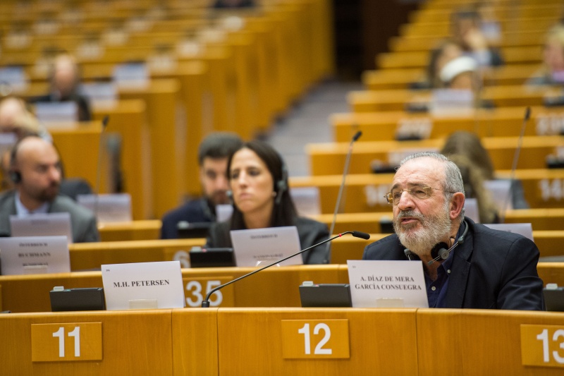 Blick Richtung SitzungsteilnehmerInnen