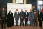 Gruppenfoto mit Vizepräsident des Bundesrates Magnus Brunner (V) und der iranischen Delegation