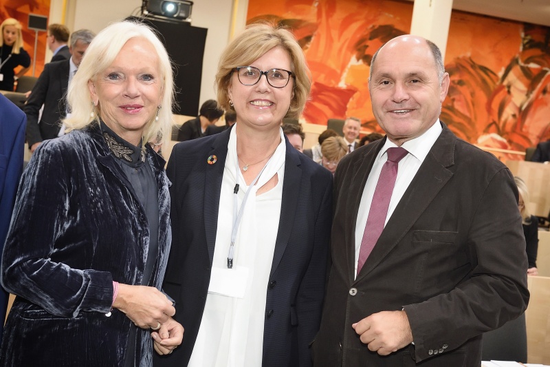 Von links: Volksanwältin Gertrude Brinek, Rechnungshofpräsidentin Margit Kraker, Nationalratspräsident Wolfgang Sobotka (V)