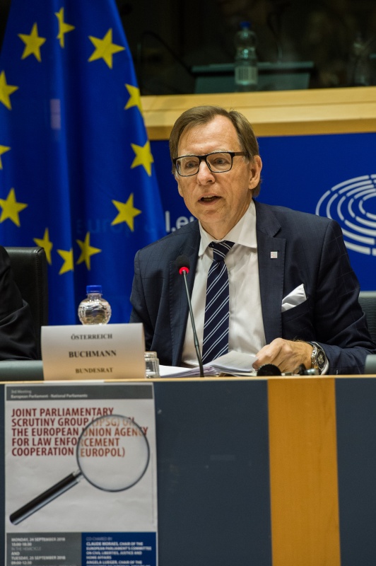 Am Präsidium: Christian Buchmann (V)