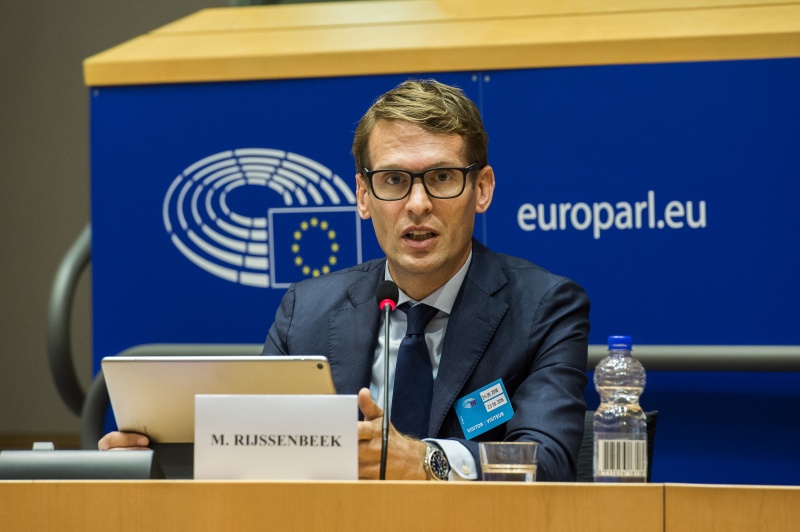 Am Präsidium: M. Rijssenbeek