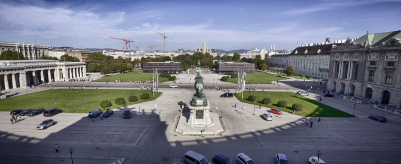 Blick vom Altan der Neuen Hofburg auf den Heldenplatz mit Pavillon Ring und Pavillon Burg