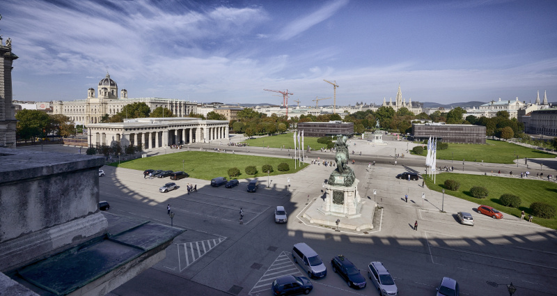 Blick vom Altan der Neuen Hofburg auf den Heldenplatz mit Pavillon Ring und Pavillon Burg