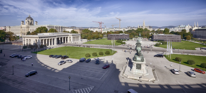 Blick vom Altan der Neuen Hofburg auf den Heldenplatz mit Pavillon Ring und Pavillon Burg