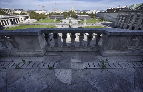 Blick vom Altan der Neuen Hofburg auf den Heldenplatz mit Pavillon Ring und Pavillon Burg