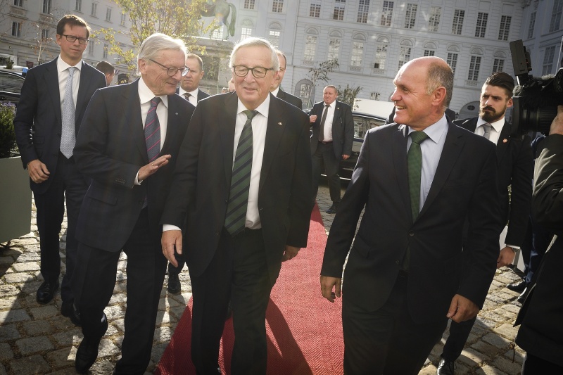 Von links: Bundeskanzler a.D. Wolfgang Schüssel, Präsident der Europäischen Kommission Jean-Claude Juncker, Nationalratspräsident Wolfgang Sobotka (V)