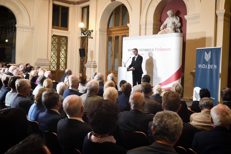 Einleitende Worte durch den Geschäftsführer Molden Verlag Matthias Opis