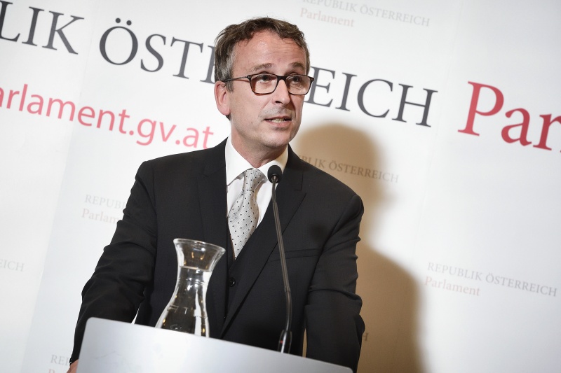 Einleitende Worte durch den Geschäftsführer Molden Verlag Matthias Opis