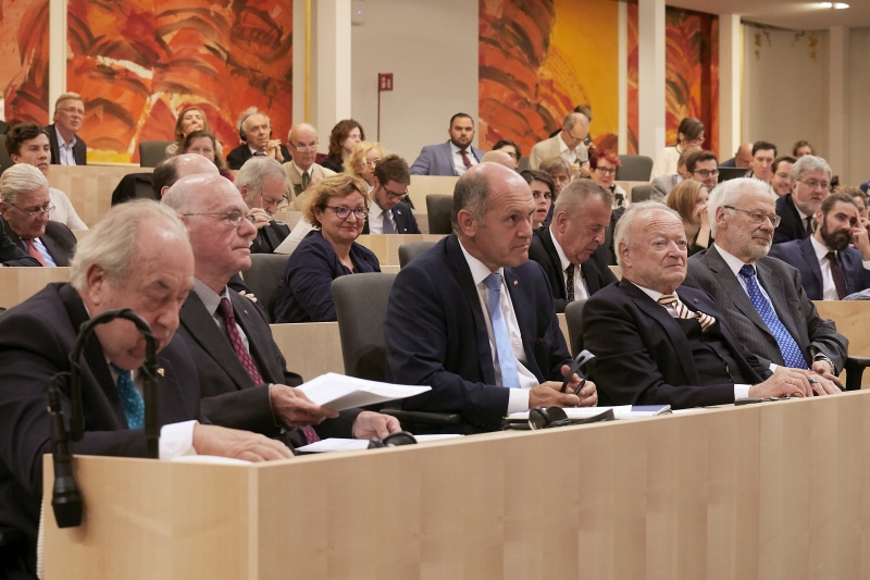 von rechts: Erhard Busek, Nationalratspräsident a.D. Andreas Khol, Nationalratspräsident Wolfgang Sobotka (V), Präsident des Deutschen Bundestages a.D. Norbert Lammert, Zweiter Nationalratspräsident a. D.Fritz Neugebauer