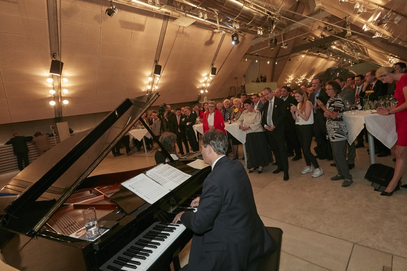 Musikalische Gestaltung durch Paul Gulda und Ferry Janoska