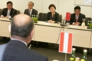 Aussprache. Blick Richtung Chinesische Delegation unter der Leitung des stv. Vorsitzenden Baimachilin (rechts)