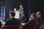 Am Rednerpult: Bundesraspräsidentin Inge Posch-Gruska (S)