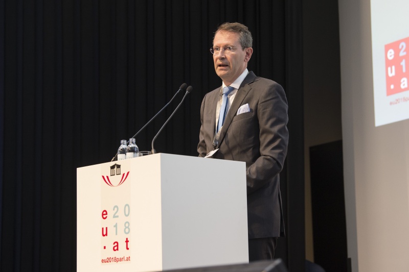 Session 1: Security, Migration and Control of External Borders. Am Rednerpult: Wolfgang Baumann, Secretary General at the Federal Ministry of Defence of the Republic of Austria