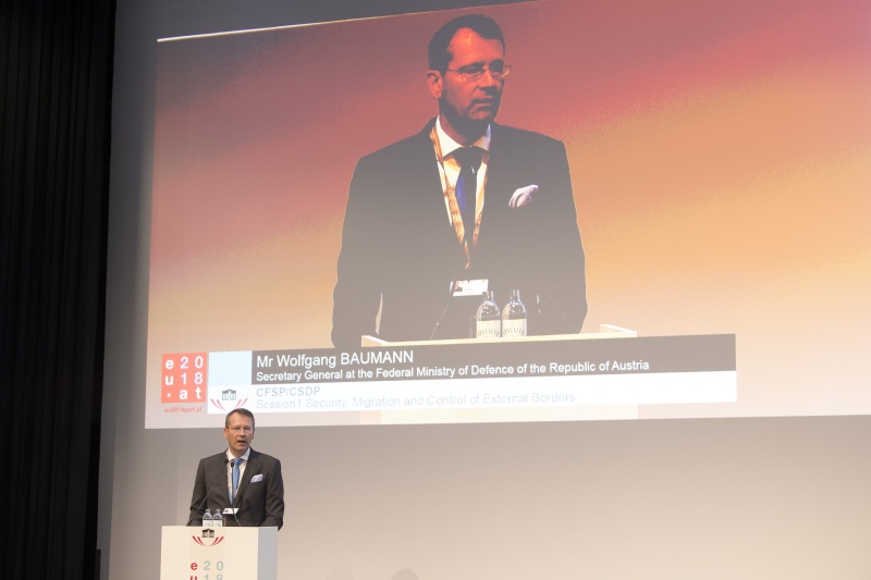 Session 1: Security, Migration and Control of External Borders. Am Rednerpult: Wolfgang Baumann, Secretary General at the Federal Ministry of Defence of the Republic of Austria