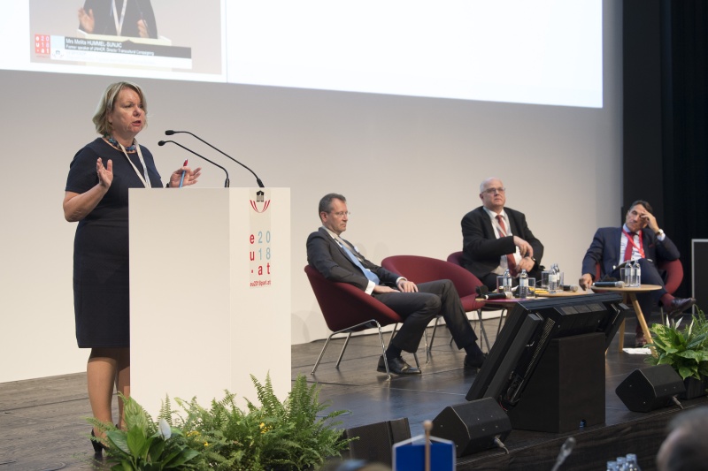 Session 1: Security, Migration and Control of External Borders. Am Rednerpult: Melita Sunjic, Journalist and founder of the “tellingtherealstory.org”. Am Podium von links: Wolfgang Baumann, Secretary General at the Federal Ministry of Defence of the Republic of Austria, Berndt Körner, Deputy Executive Director of the European Border and Coast Guard Agency FRONTEX, Nationalratsabgeordneter Reinhard Eugen Bösch (F)