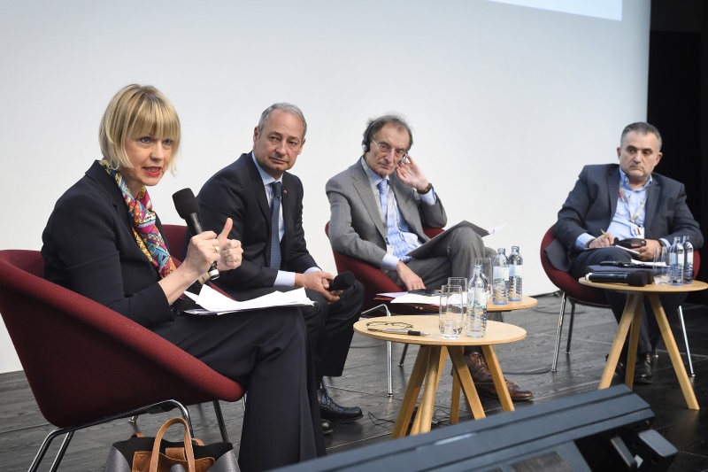Von links: Helga Maria Schmid, Secretary General of the EEAS, Nationalratsabgeordneter Andreas Schieder (S), Jean-Louis de Brouwer, Director for MENA at the Commission's DG ECHO, Salam Kawakibi, Political Scientist