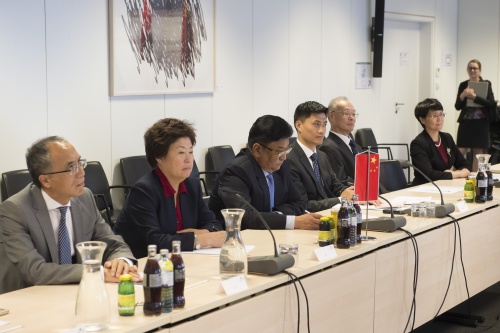 Aussprache: Blick Richtung Chinesische Delegation unter der Leitung des stv. Vorsitzenden Baimachilin (3. von links)