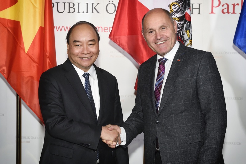 Von links: Vietnamesischer Premierminister Nguyen Xuan Phuc, Nationalratspräsident Wolfgang Sobotka (V)