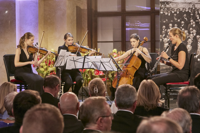 Musikalische Umrahmung durch Ensemble der Universität für Musik und darstellende Kunst Wien