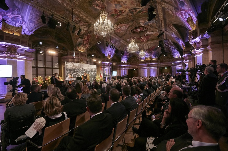 Rede Thomas Hofer. Blick Richtung VeranstaltungsteilnehmerInnen