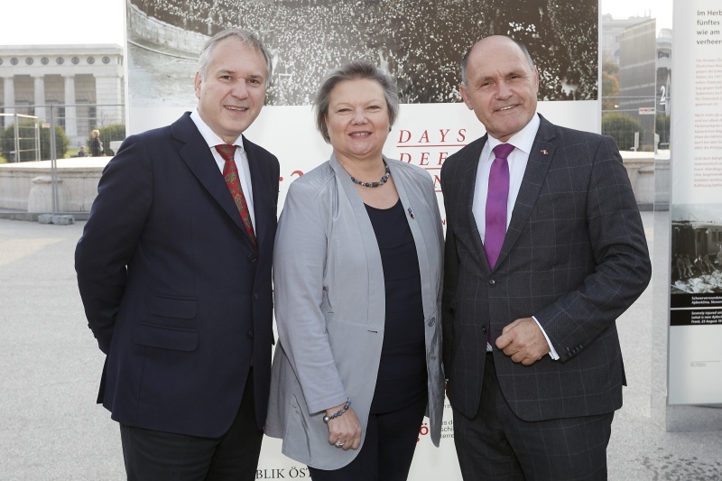 von rechts: Nationalratspräsident Wolfgang Sobotka (V), Dritte Nationalratspräsidentin Anneliese Kitzmüller (F), Klubobmann Walter Rosenkranz (F)