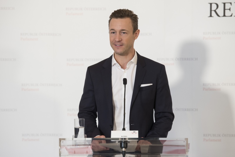 Am Rednerpult: Bundesminister für EU, Kunst, Kultur und Medien Gernot Blümel (V)